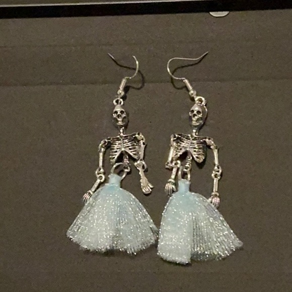 Skeleton earrings . - Picture 2 of 3